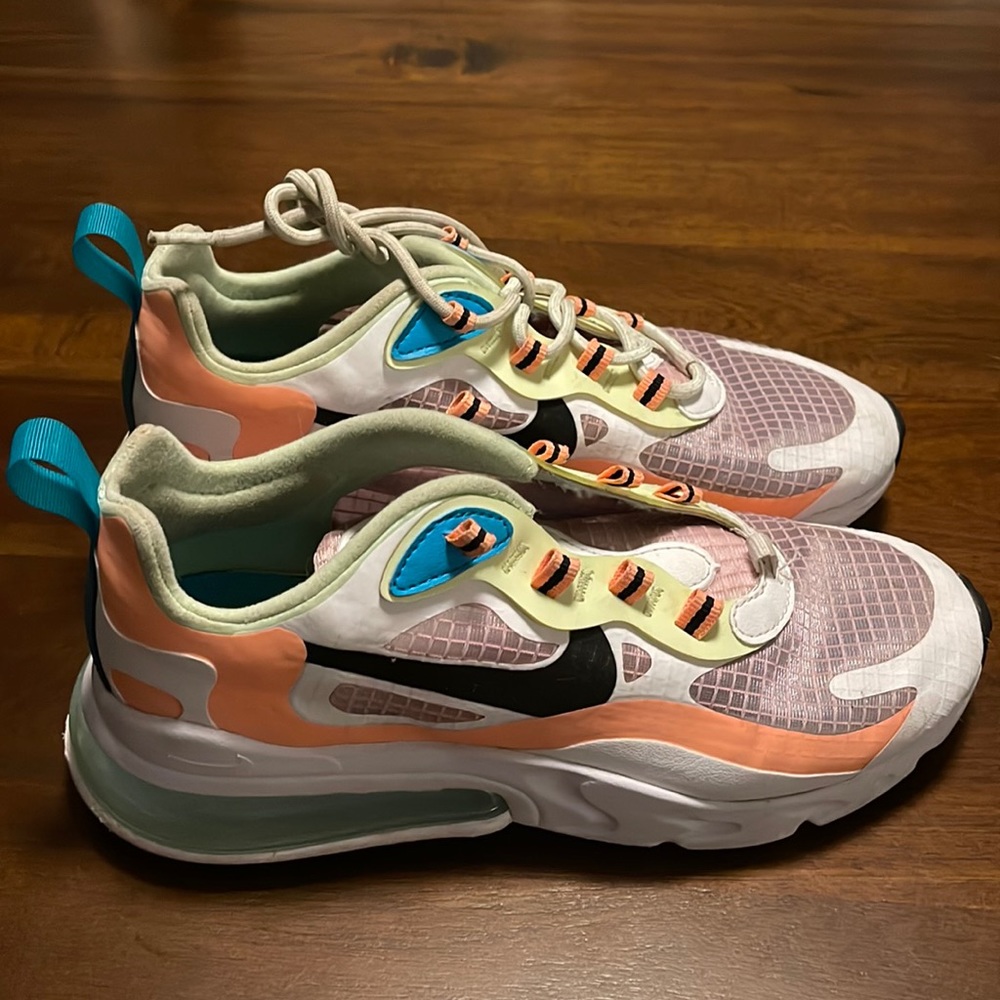 Nike | Women’s Nike Air NSW React Vision ESS Color.